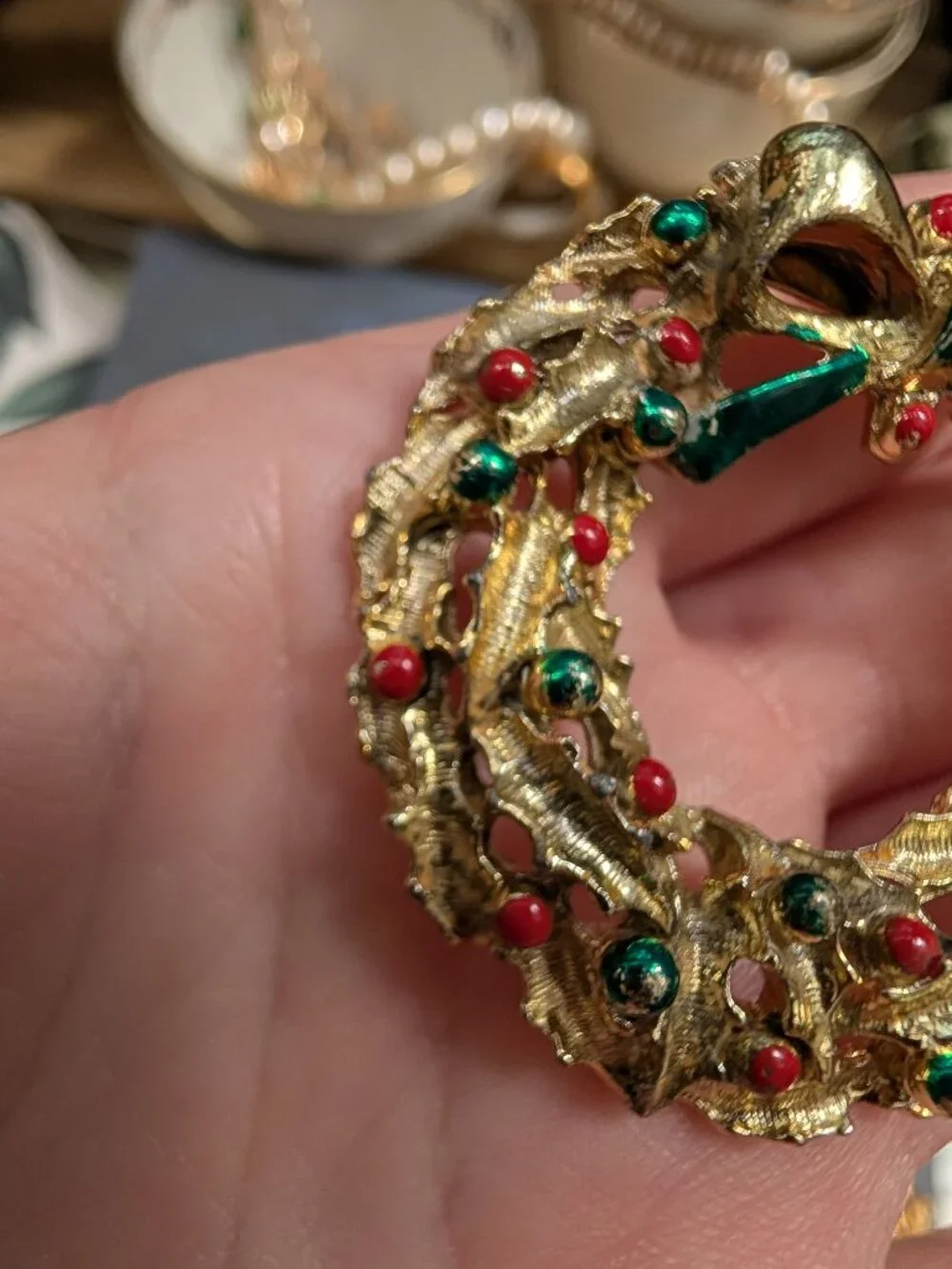 Vintage Mid-Century Gold Tone Christmas Wreath Brooch with Painted Green & Red